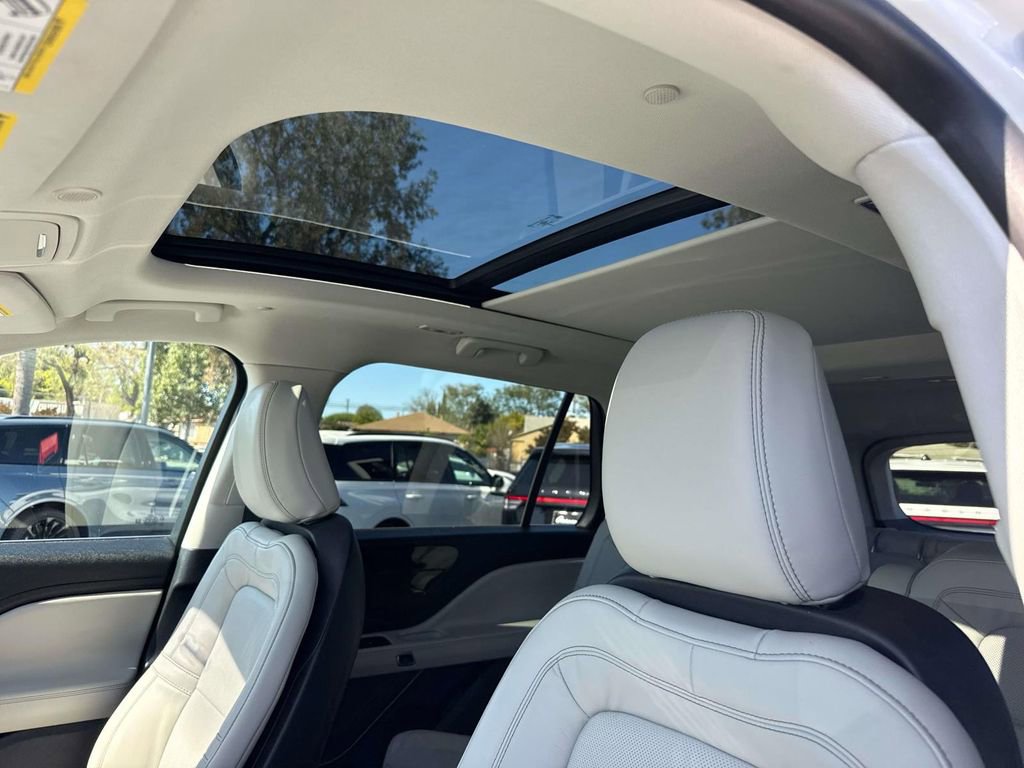 Used 2025 Lincoln Aviator Reserve image 25