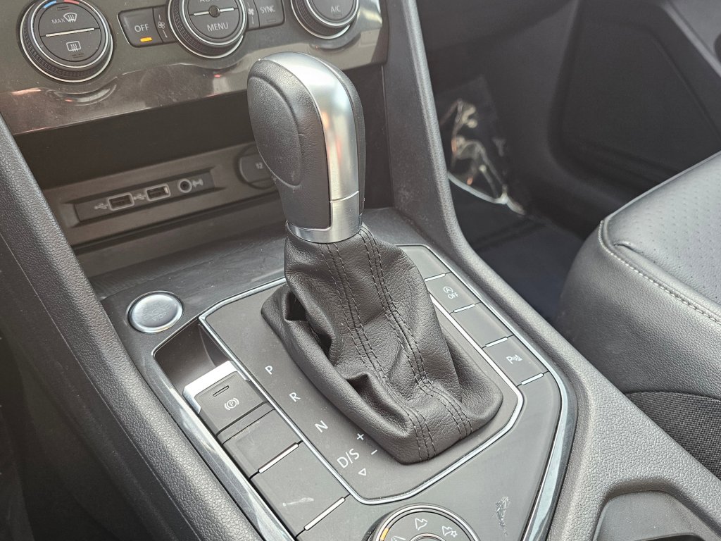 Used 2019 Volkswagen Tiguan SEL w/ 3rd Row Seat Package image 11