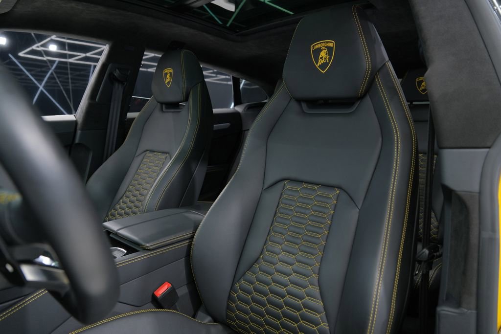 Used 2022 Lamborghini Urus image 22