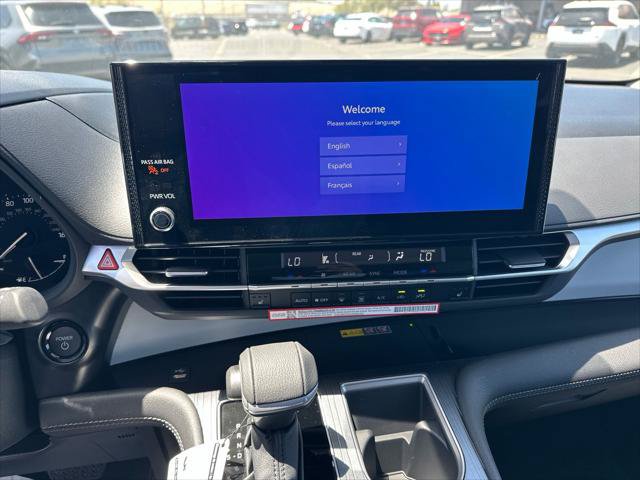 Used 2026 Toyota Sienna XLE FWD image 9