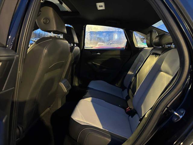 Used 2019 Volkswagen Jetta R-Line w/ R-Line Cold Weather Package image 16