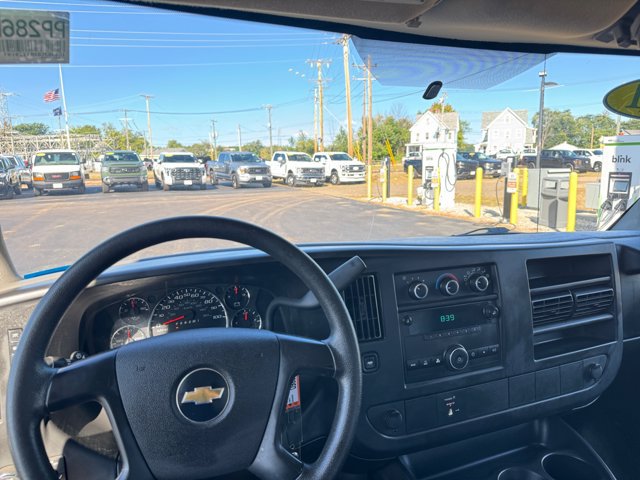 Used 2011 Chevrolet Express 3500 RWD image 2