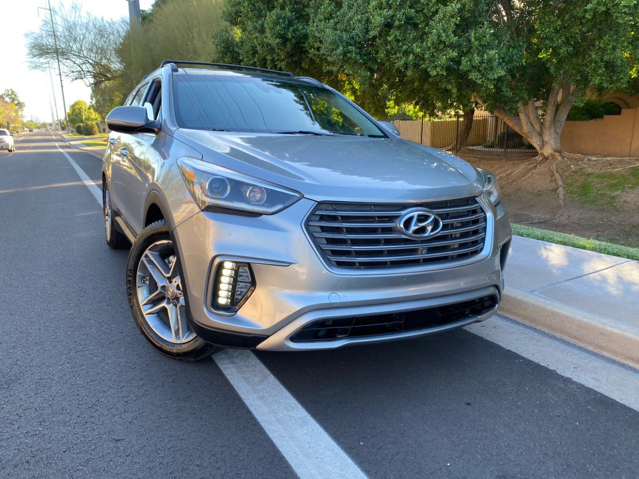Used 2017 Hyundai Santa Fe SE Ultimate 3.3L Auto w/ SE Ultimate Tech Package 03 image 2