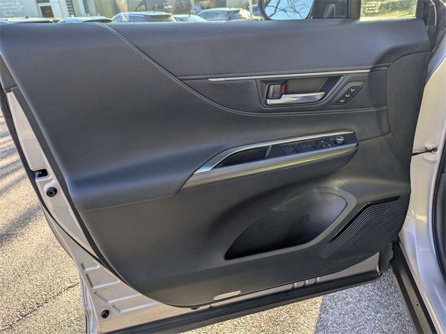 Used 2024 Toyota Venza XLE image 23