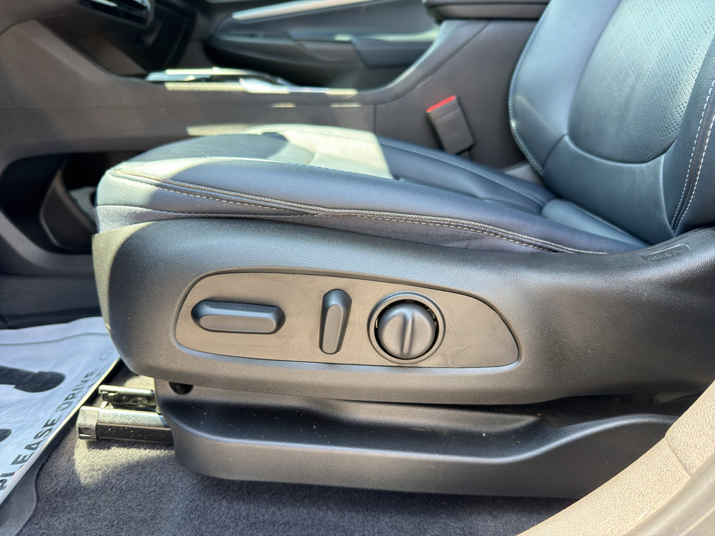 Used 2022 Chevrolet Bolt EUV LT w/ Convenience Package FWD image 13