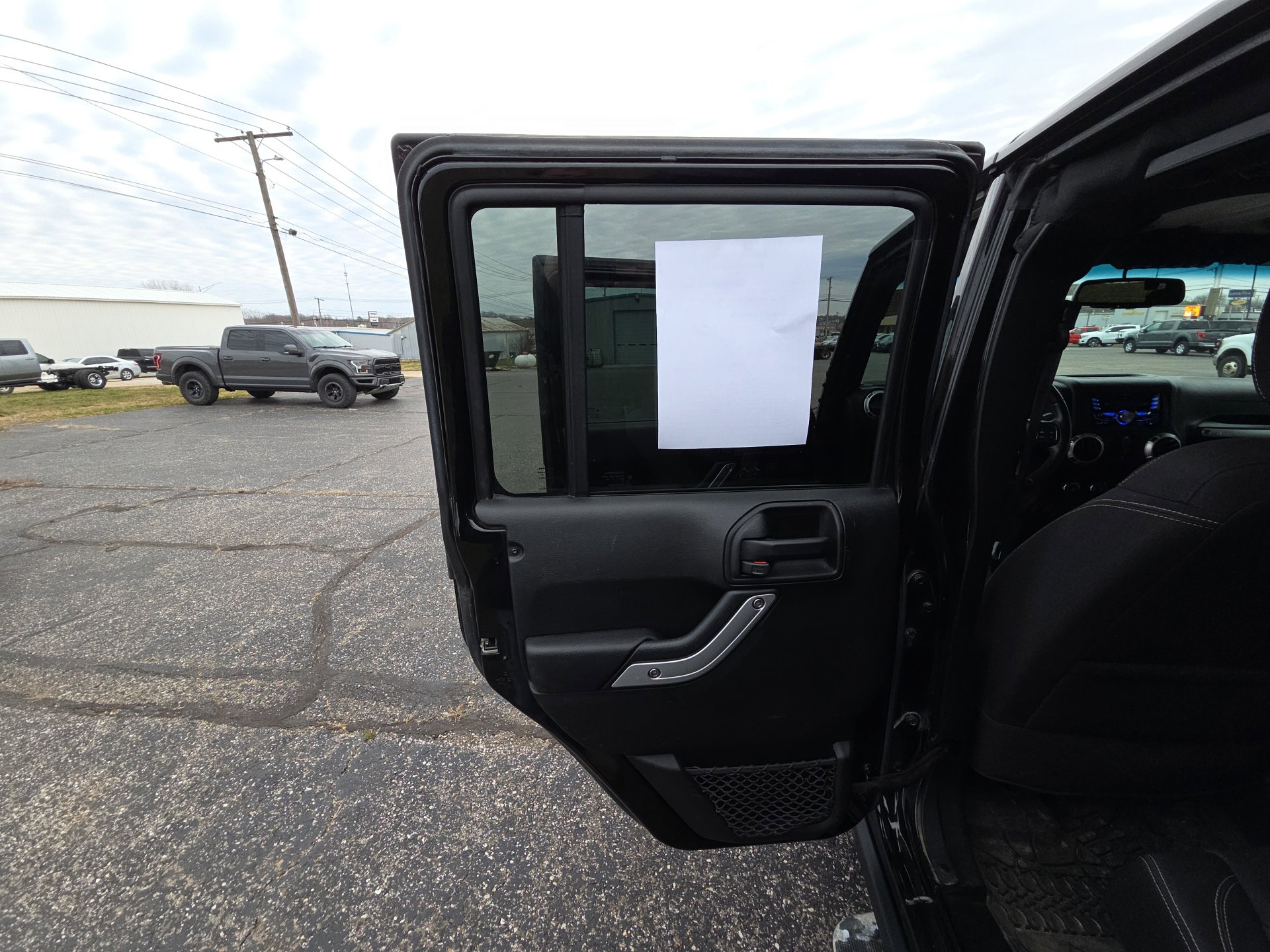 Used 2017 Jeep Wrangler Unlimited Rubicon w/ Max Tow Package image 12