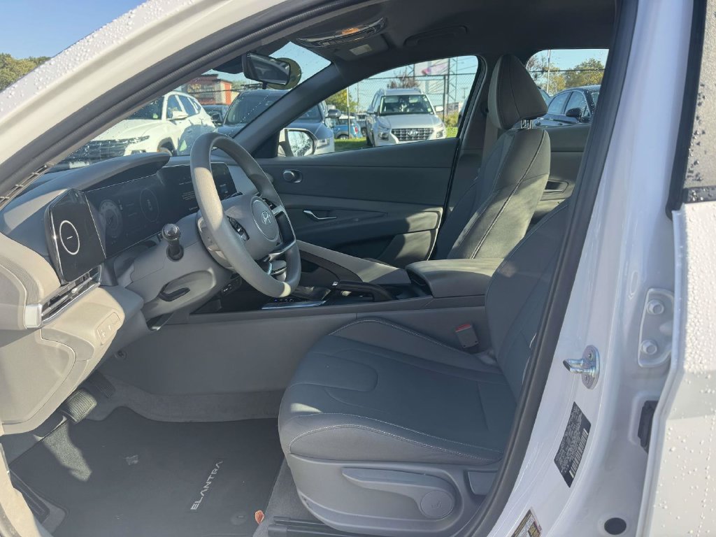 Used 2024 Hyundai Elantra SEL FWD image 15