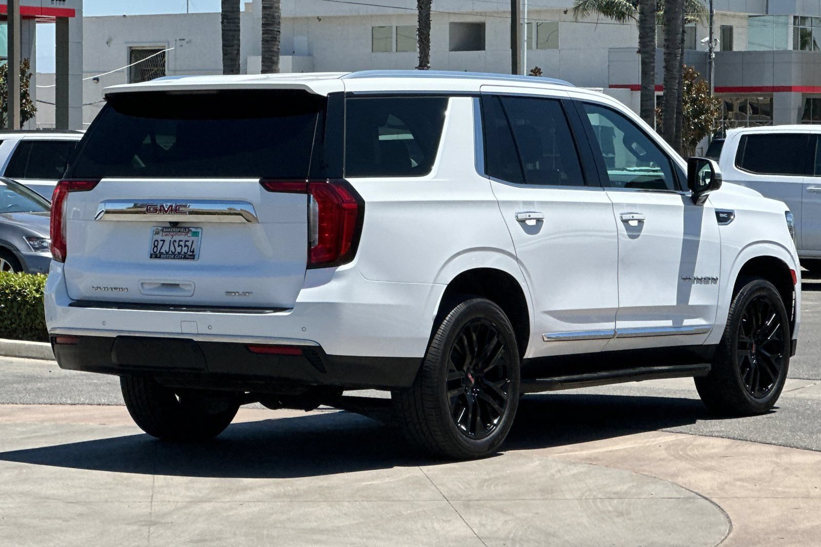 Used 2022 GMC Yukon SLT w/ SLT Luxury Package RWD image 4