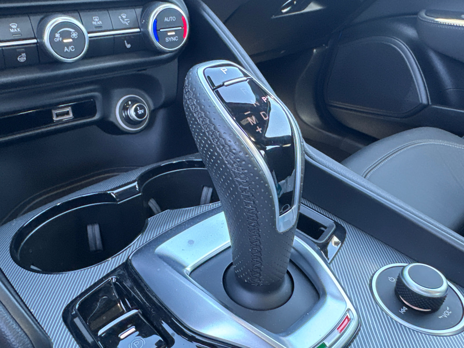 Used 2024 Alfa Romeo Giulia Veloce image 29