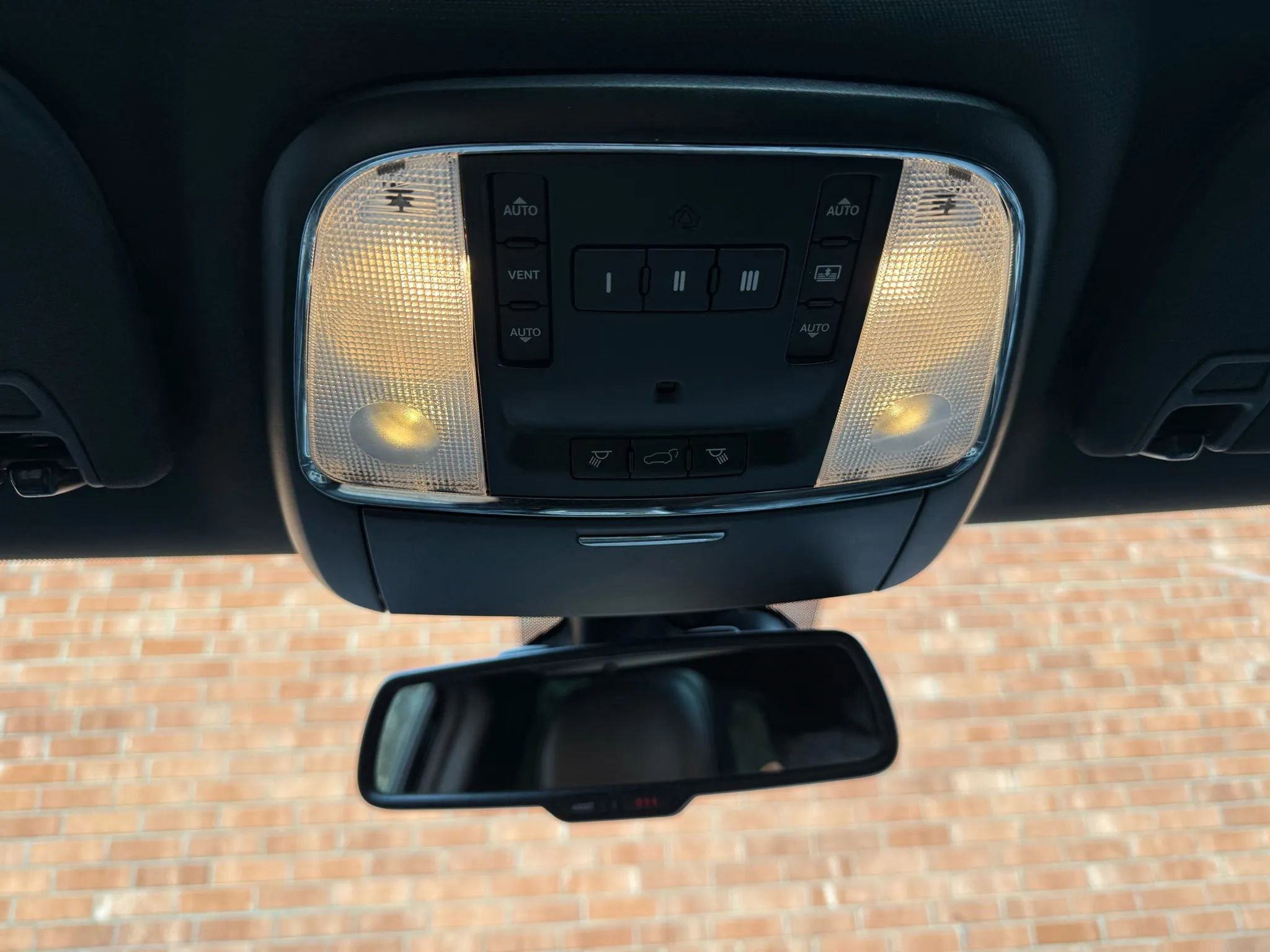 Used 2015 Jeep Grand Cherokee Overland w/ Advanced Technology Group image 31