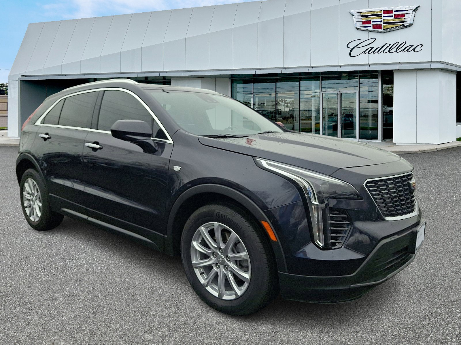 Certified 2023 Cadillac XT4 Luxury w/ Cold Weather Package image 7