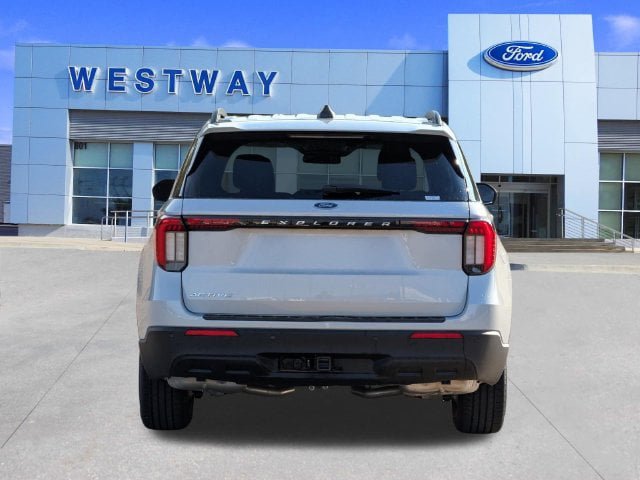New 2026 Ford Explorer Active RWD image 4