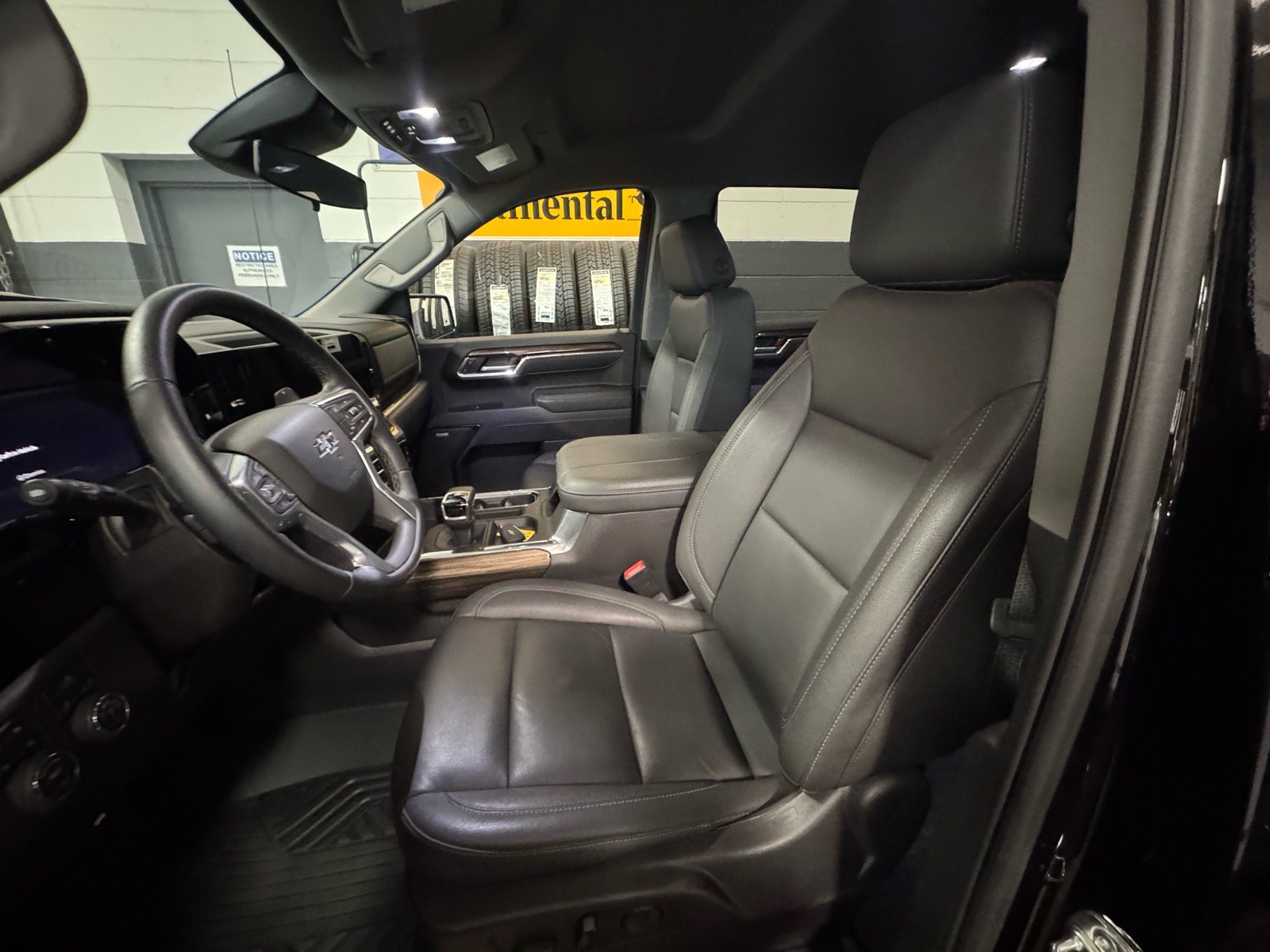 Used 2025 Chevrolet Silverado 1500 LT Trail Boss w/ Convenience Package II AWD/4WD image 16