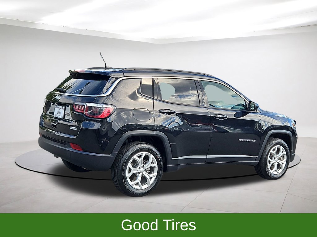 Used 2024 Jeep Compass Latitude AWD/4WD image 7