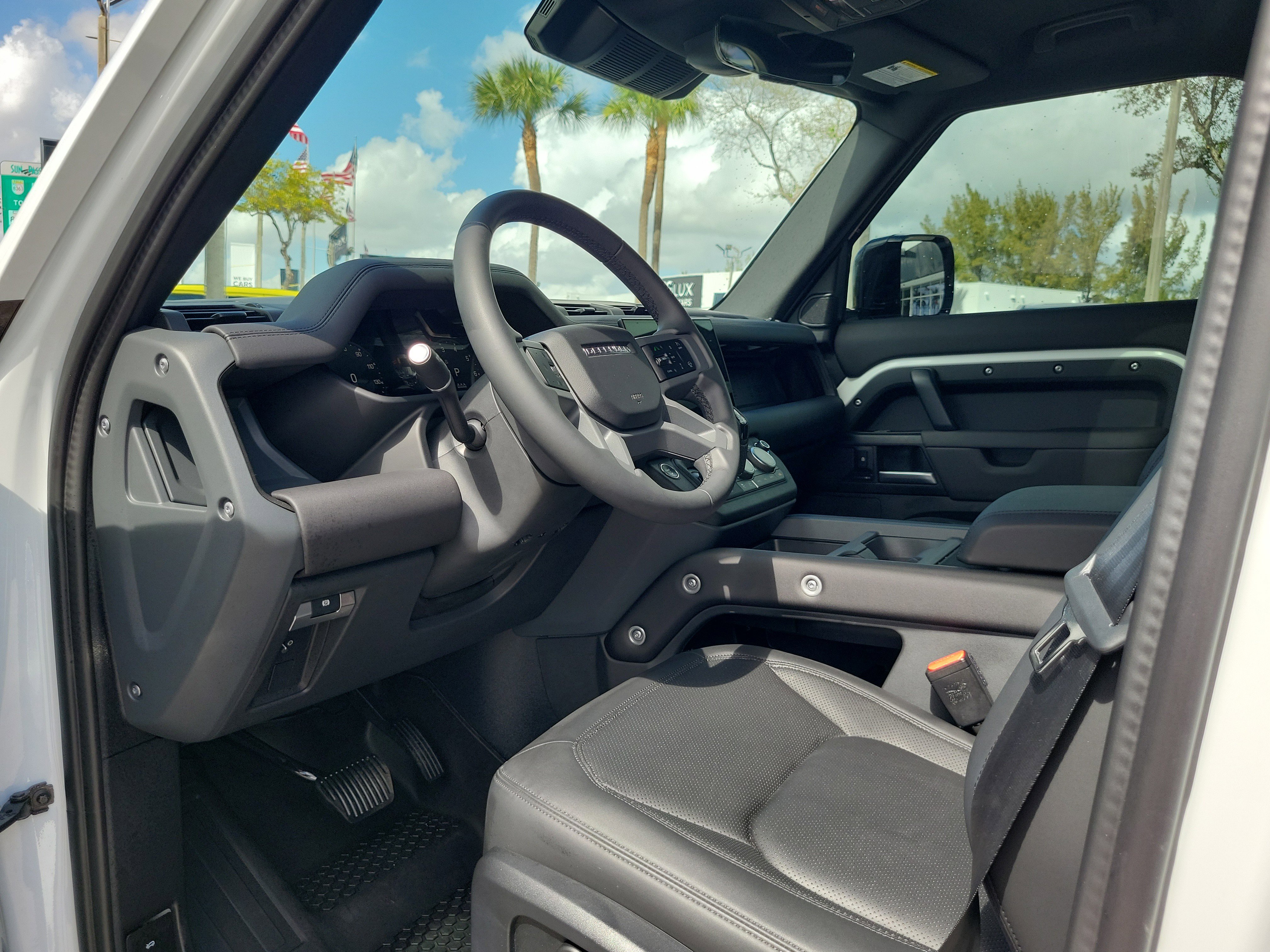 Used 2025 Land Rover Defender 110 S image 9