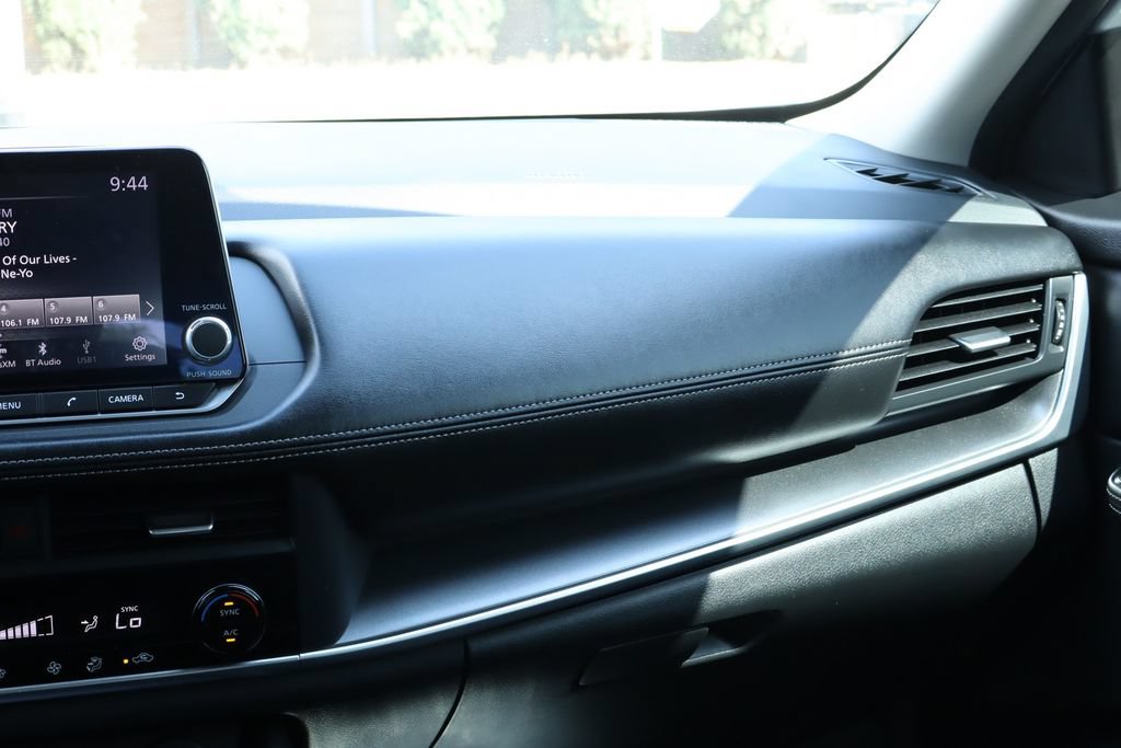 Used 2024 Nissan Rogue SV FWD image 30