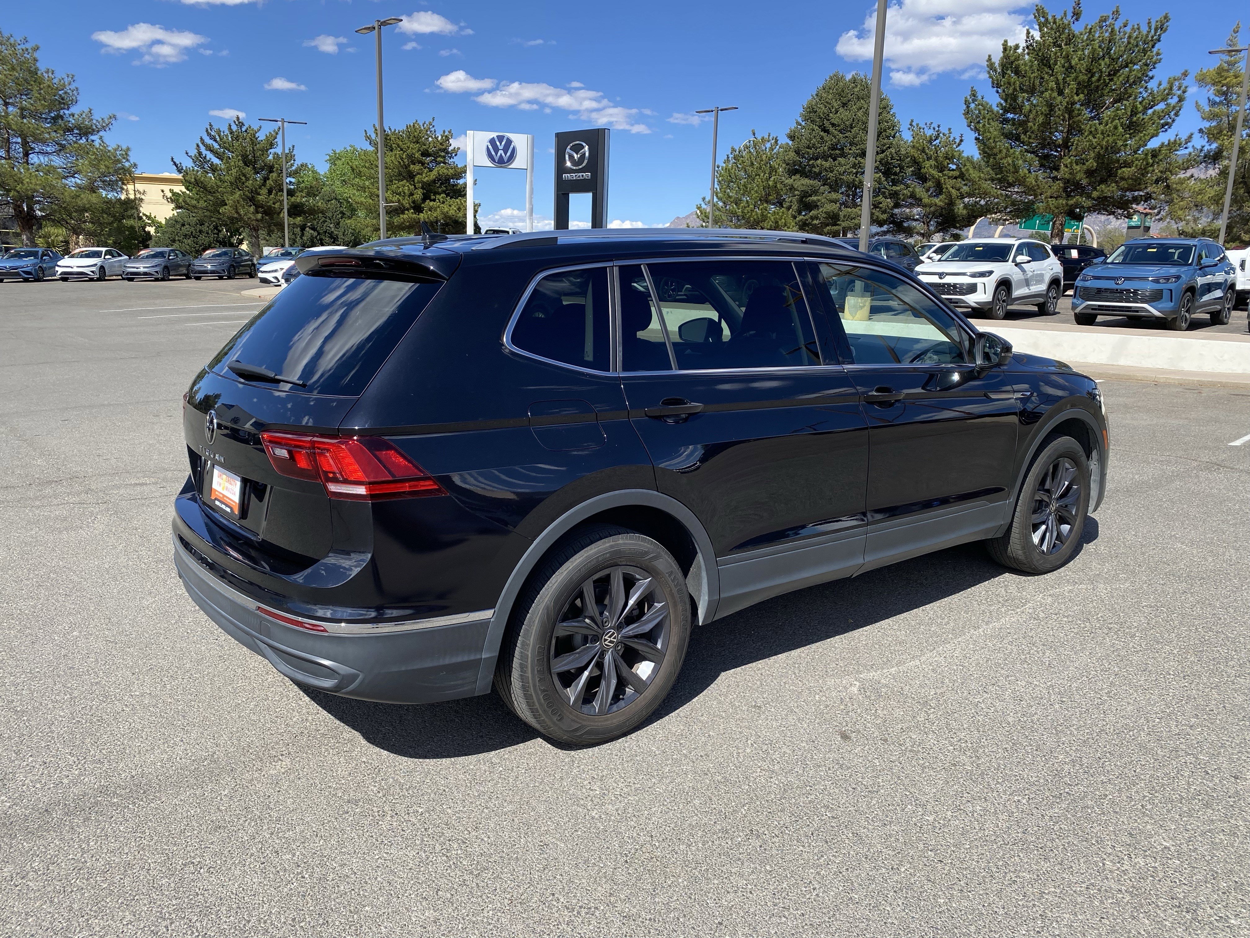 Used 2022 Volkswagen Tiguan SE w/ Panoramic Sunroof Package FWD image 45