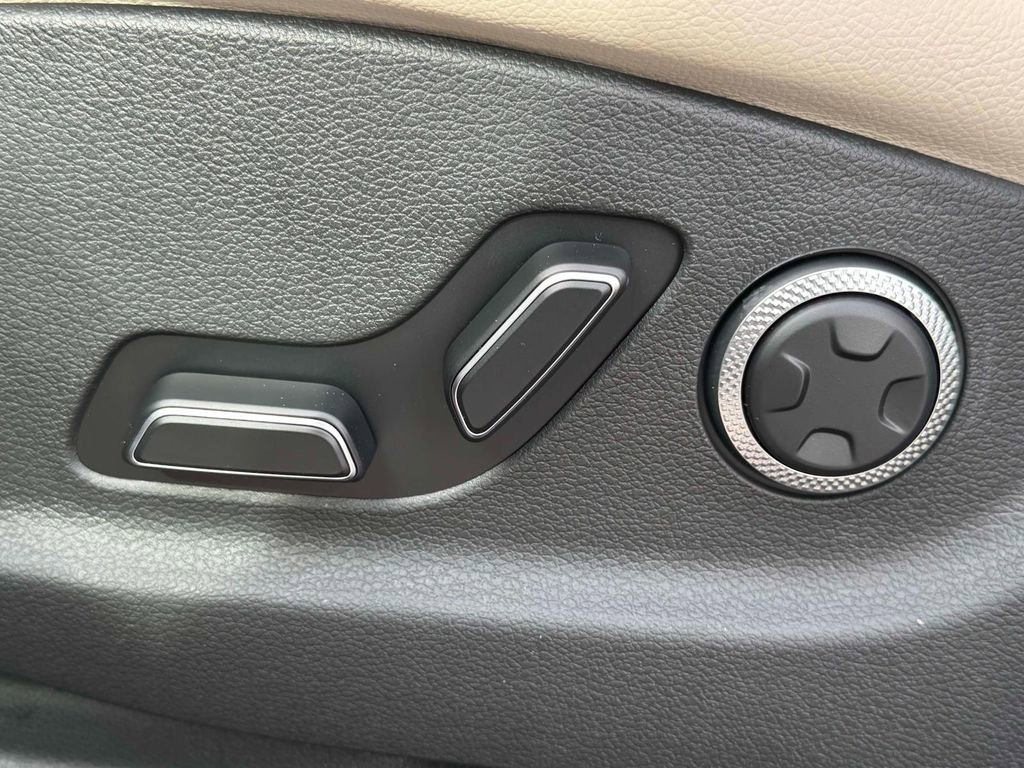New 2026 Genesis GV70 2.5T Advanced AWD/4WD image 17
