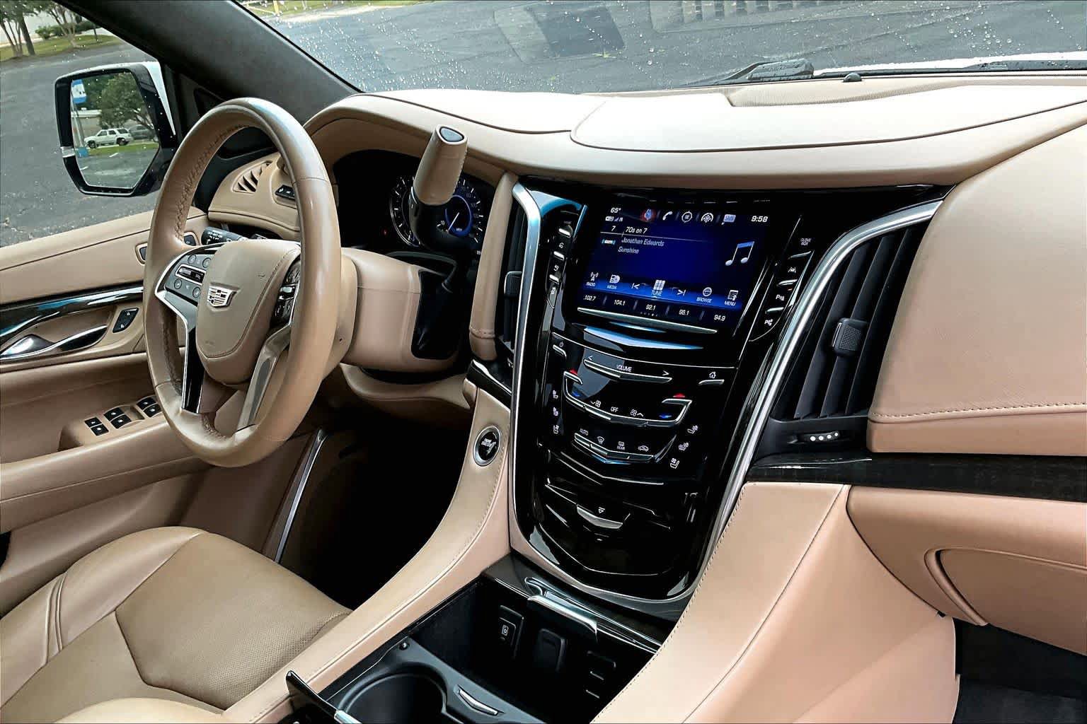 Used 2020 Cadillac Escalade Platinum RWD image 31