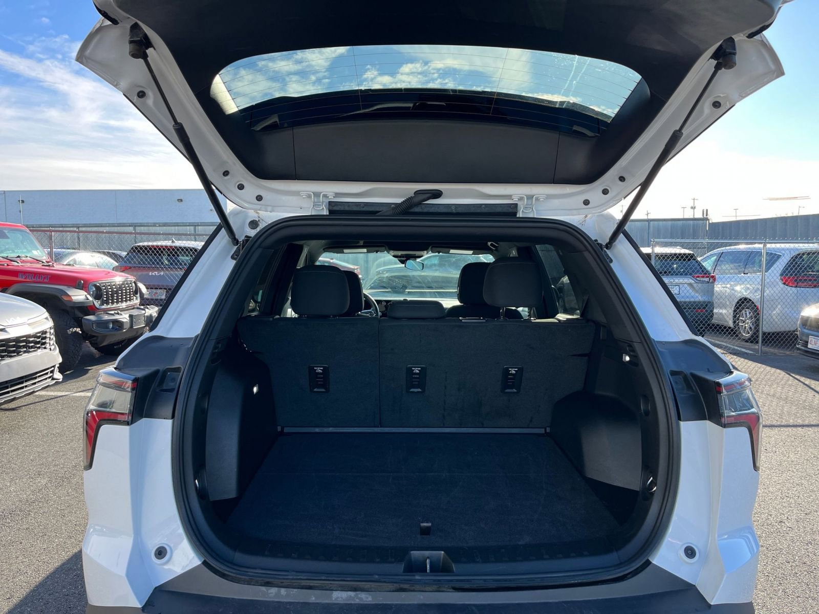 Used 2025 Chevrolet Equinox LT image 30