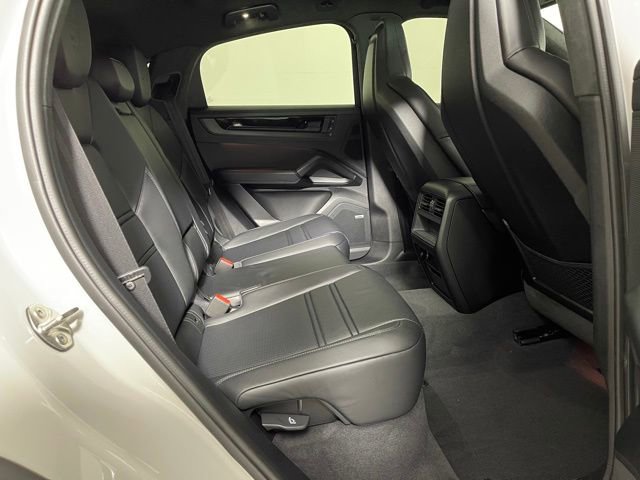 Used 2025 Porsche Cayenne GTS image 22