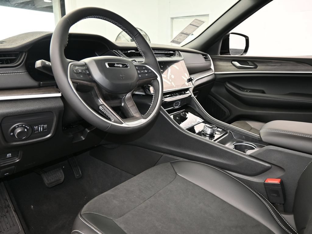 New 2026 Jeep Grand Cherokee Altitude RWD image 12