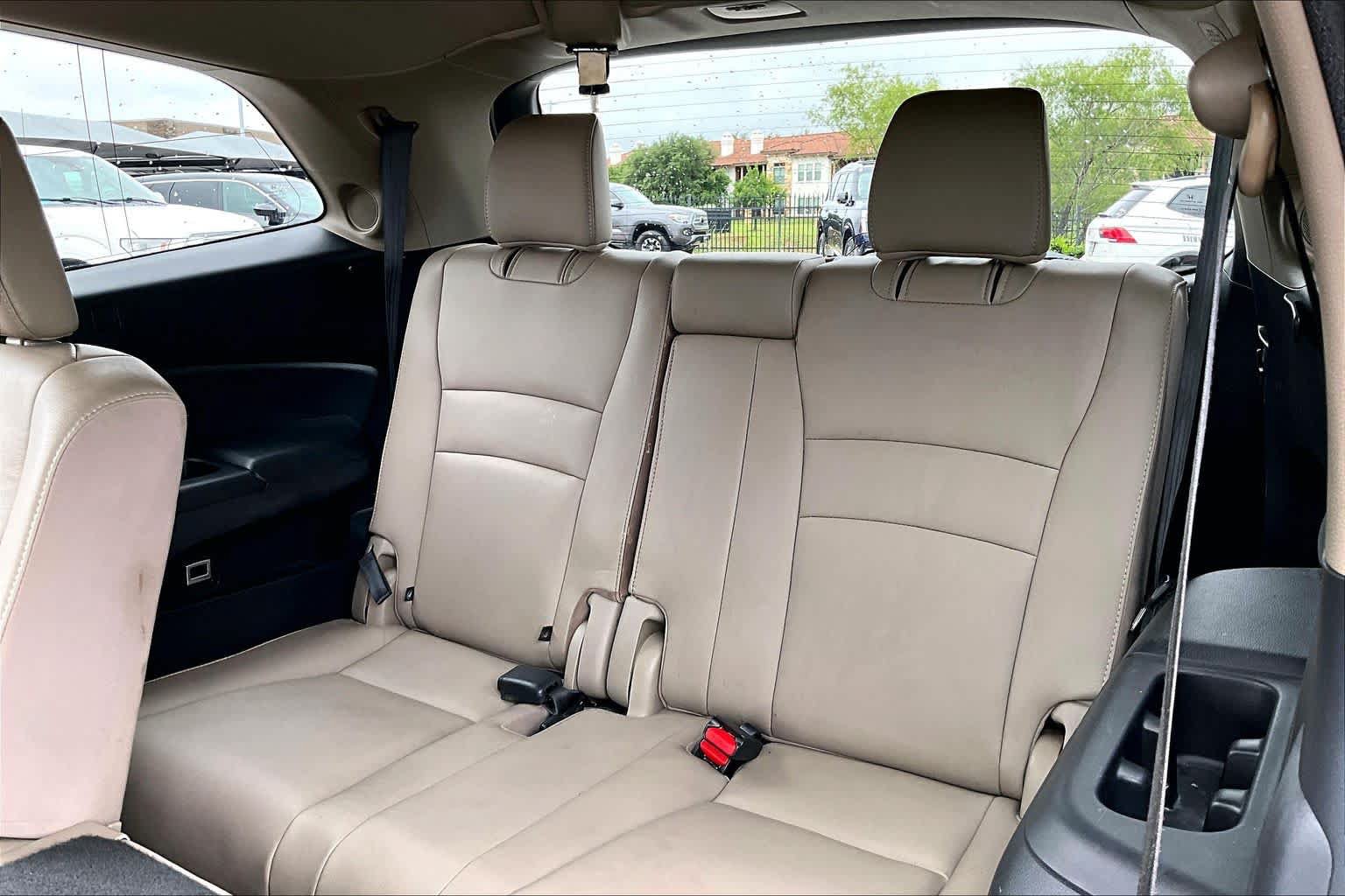 Used 2016 Honda Pilot Touring image 35