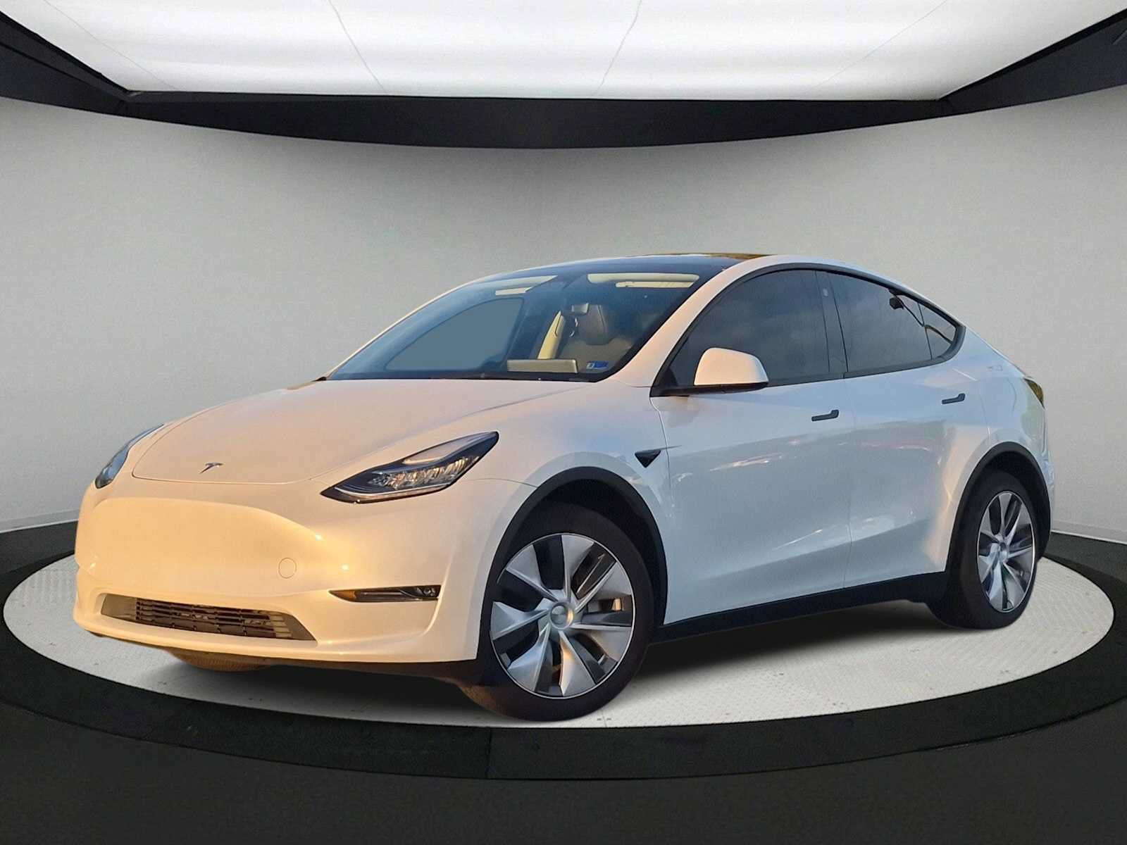 Used 2023 Tesla Model Y Long Range AWD/4WD image 1