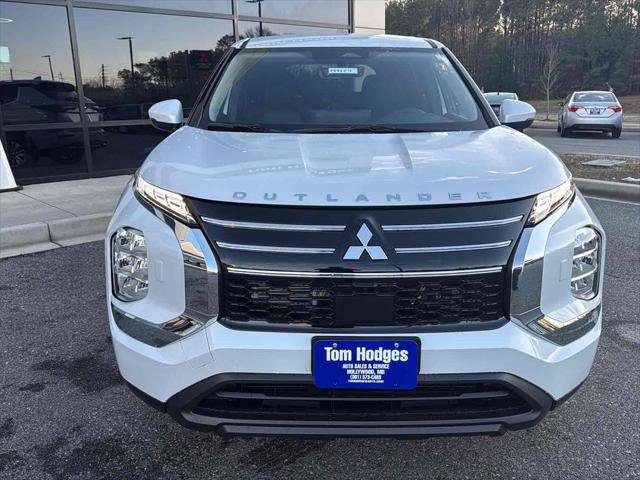 New 2026 Mitsubishi Outlander ES image 2