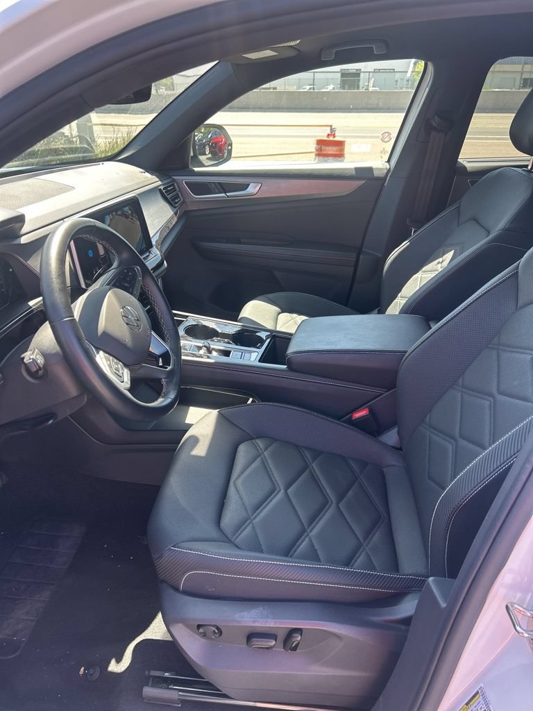 Used 2025 Volkswagen Atlas Cross Sport SE FWD image 8