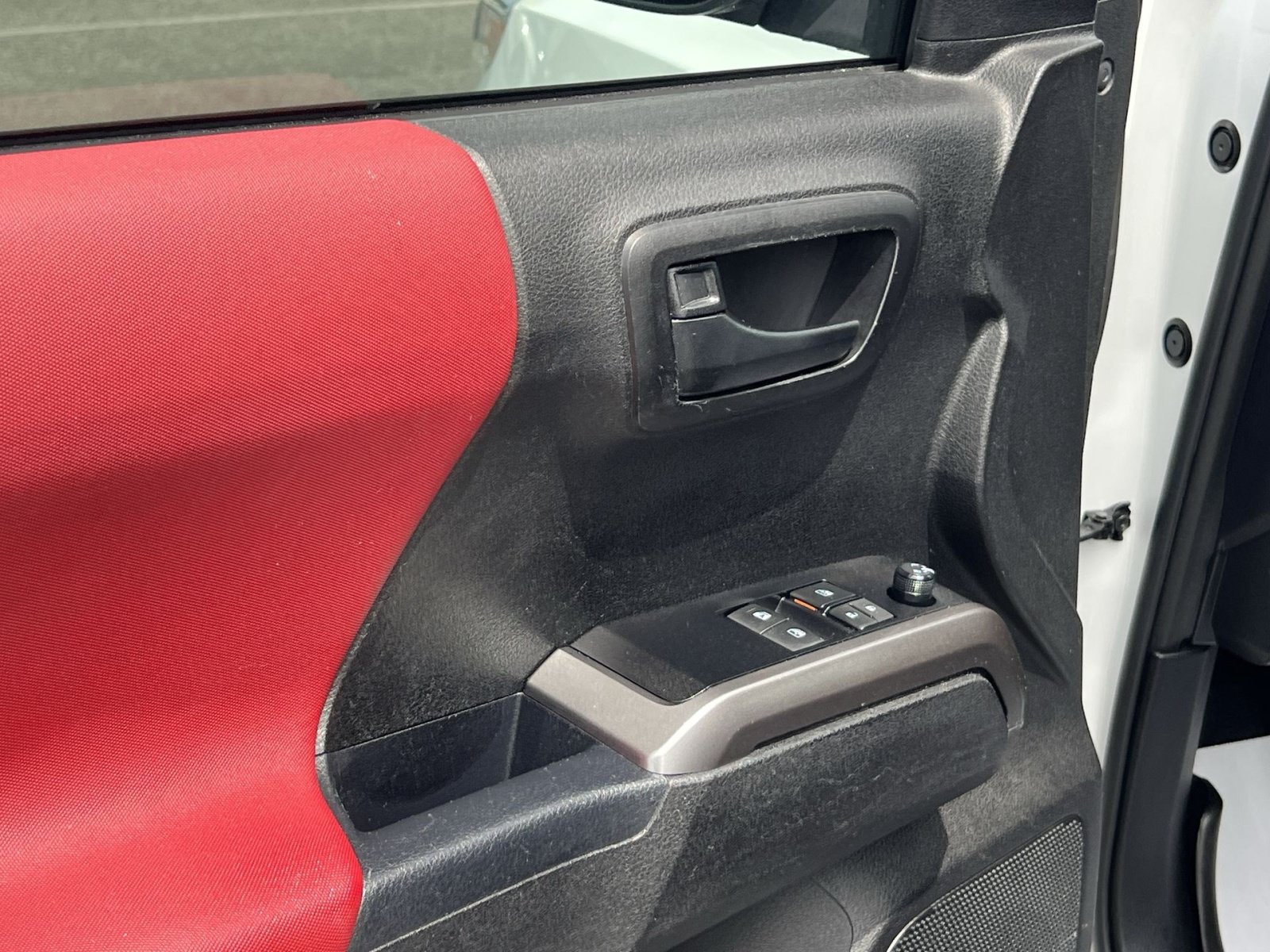 Used 2021 Toyota Tacoma SR5 RWD image 16