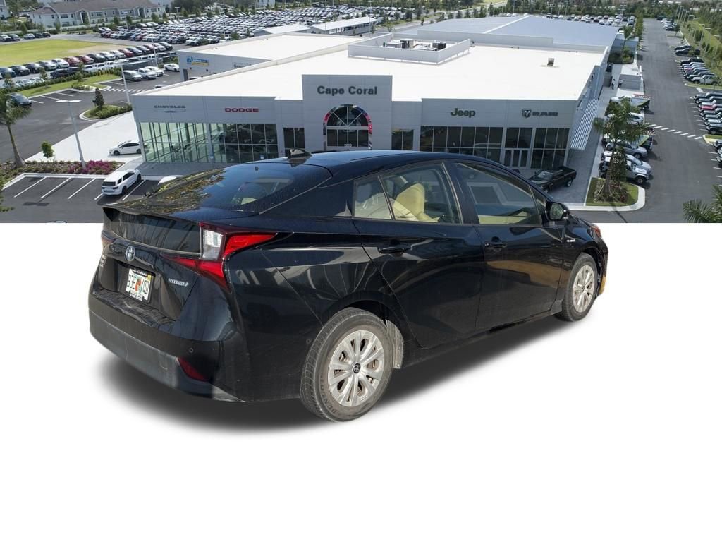 Used 2021 Toyota Prius LE FWD image 3