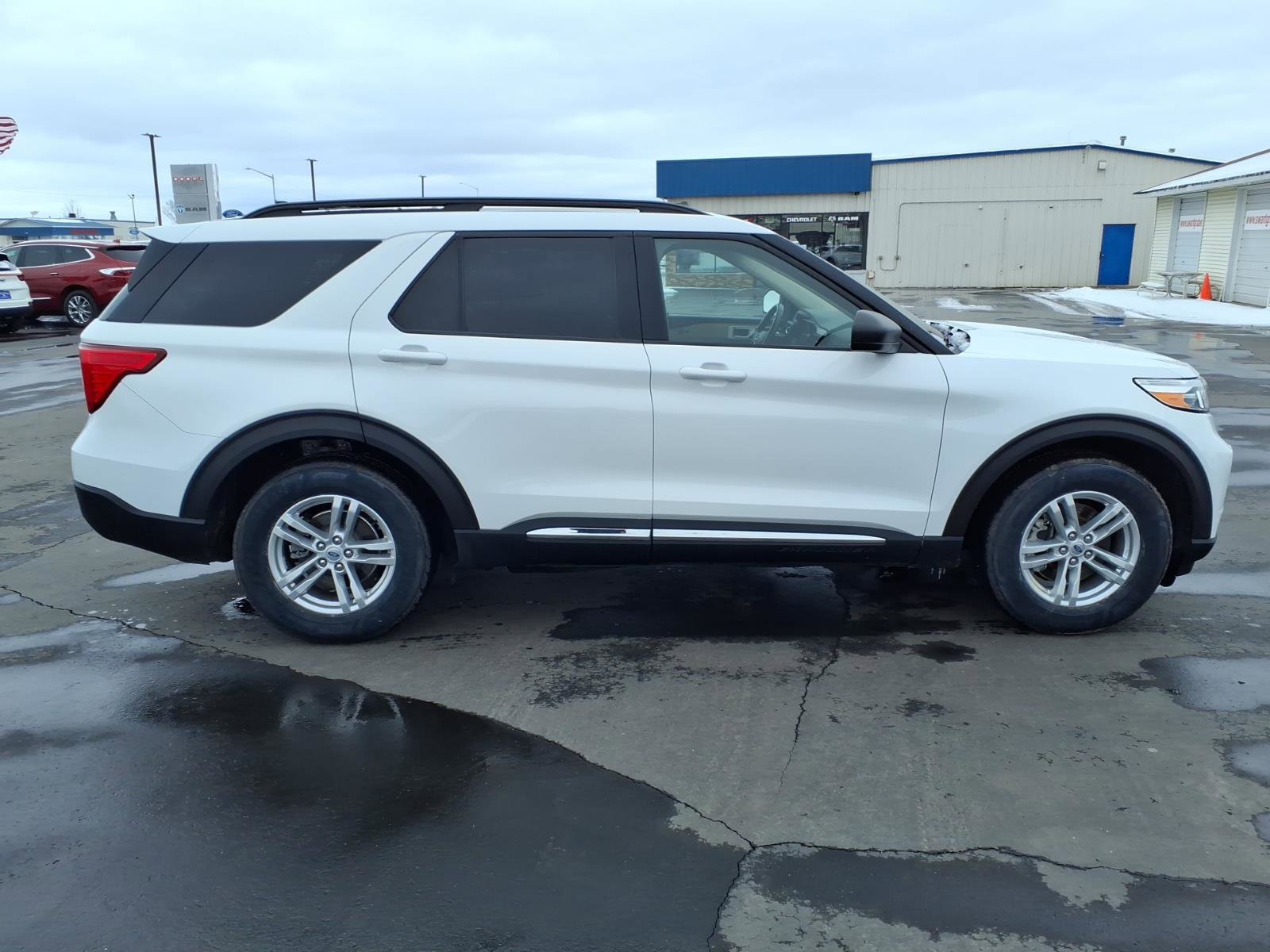 Certified 2023 Ford Explorer XLT w/ Equipment Group 202A AWD/4WD image 7