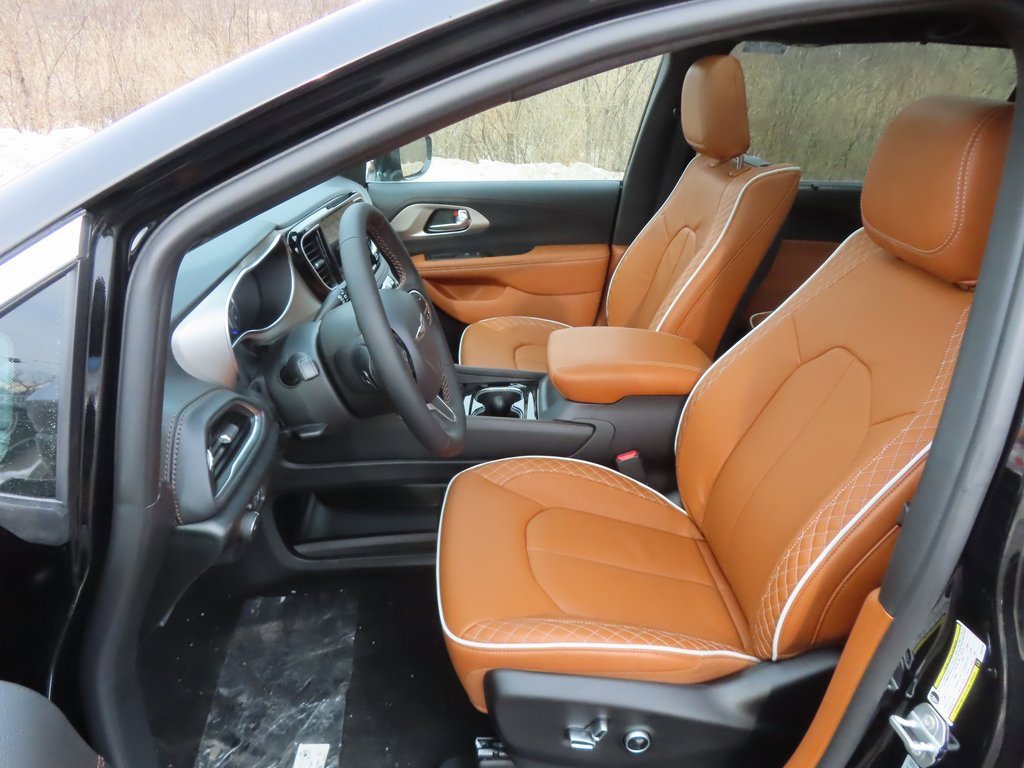 New 2026 Chrysler Pacifica Pinnacle w/ Trailer Tow Group image 25