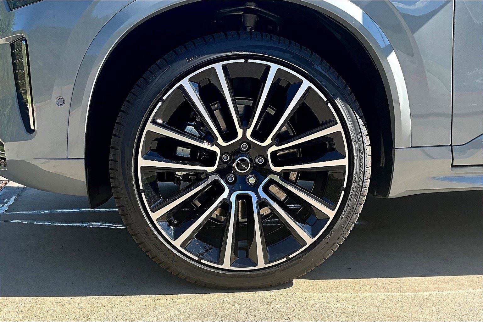 New 2026 Volvo XC90 B5 Ultra w/ Protection Package Premier image 29