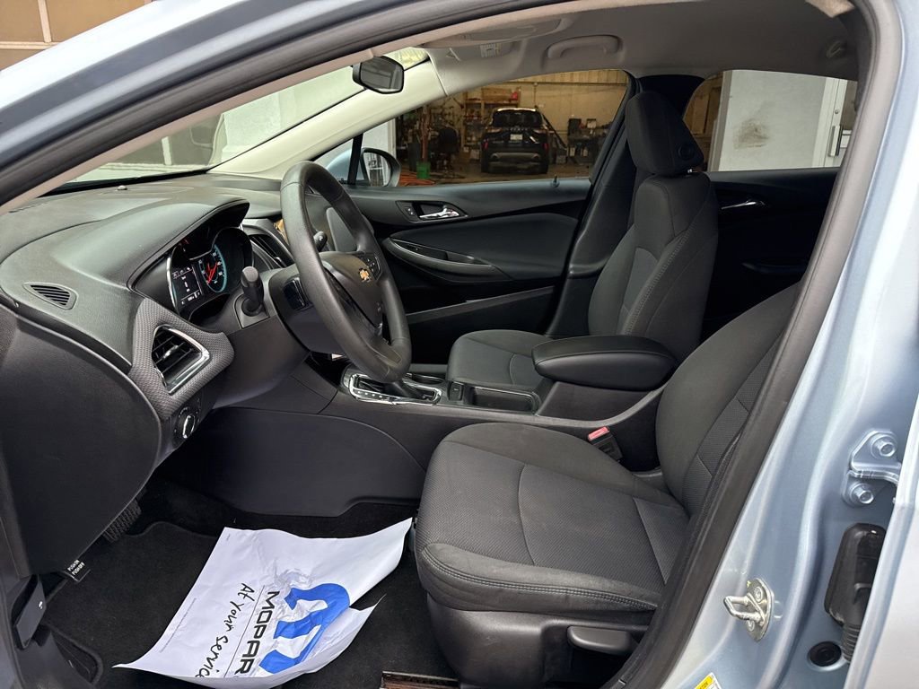 Used 2017 Chevrolet Cruze LT image 8