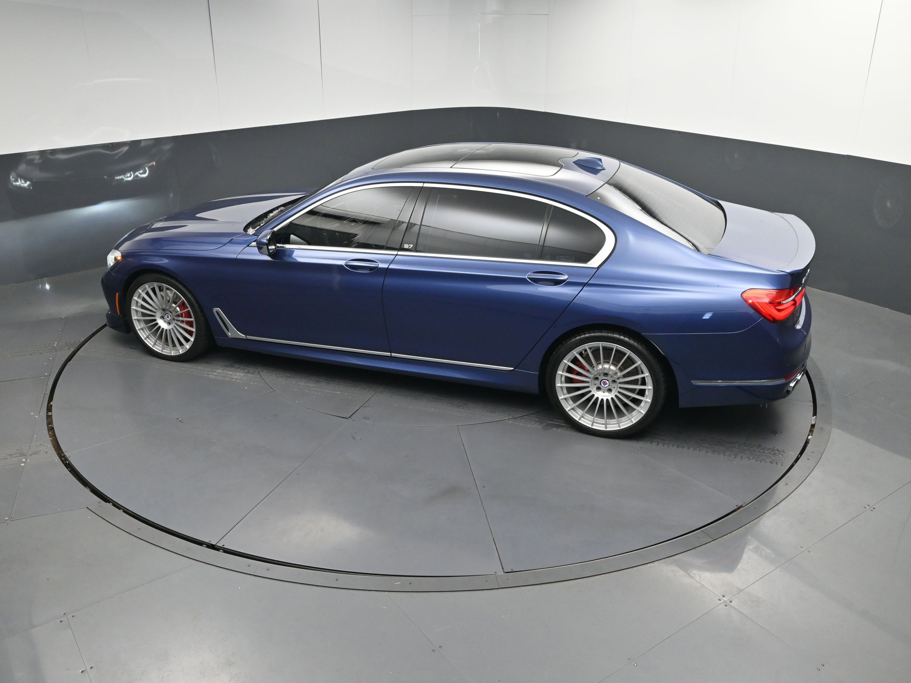 Used 2017 BMW 750i xDrive image 36