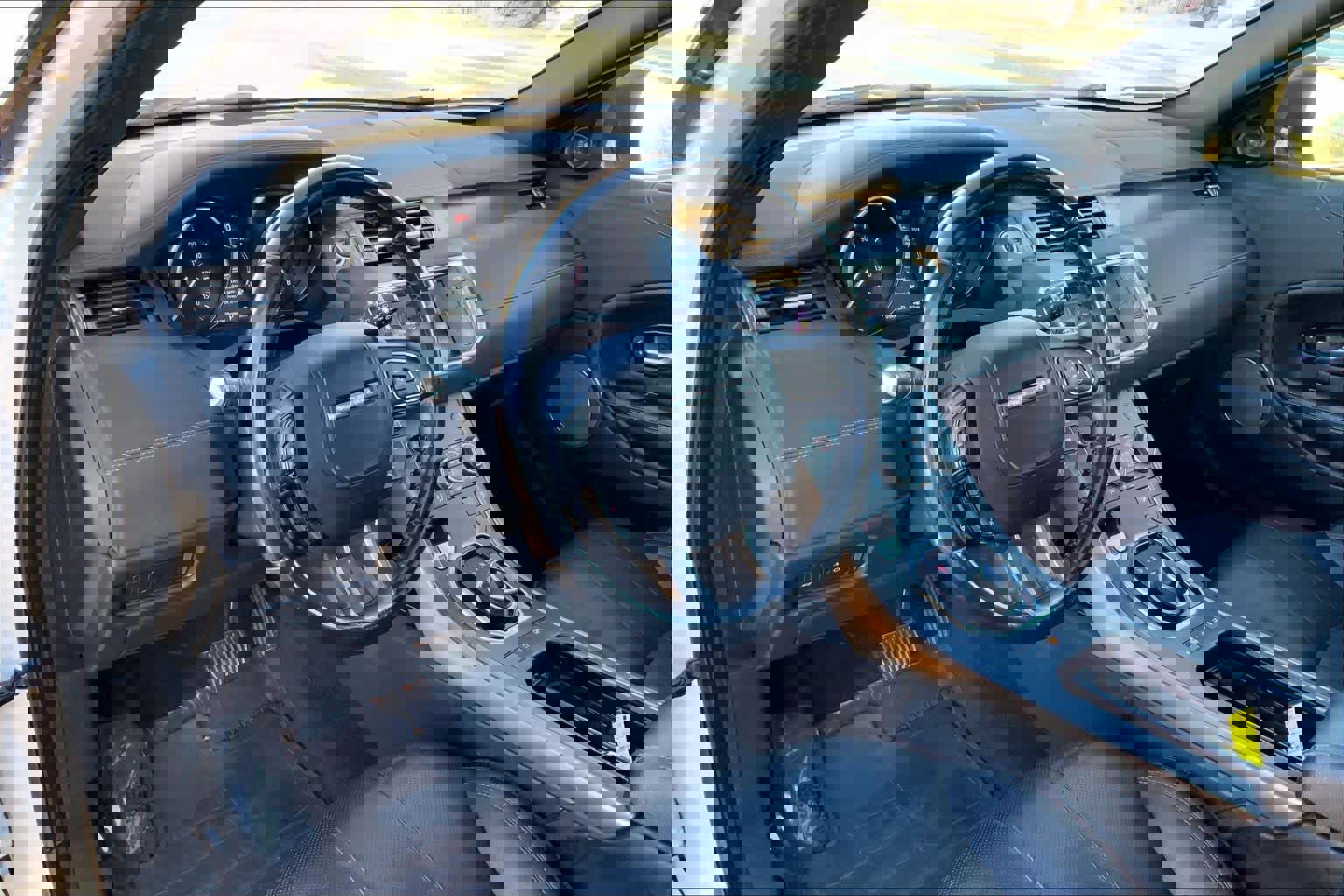 Used 2018 Land Rover Range Rover Evoque Landmark Edition image 17