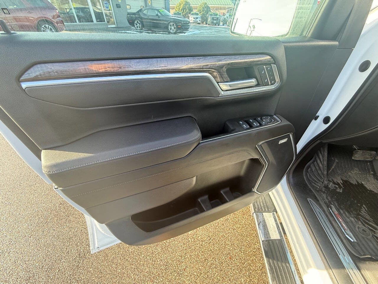 Used 2023 Chevrolet Silverado 1500 LTZ w/ LTZ Convenience Package II AWD/4WD image 18