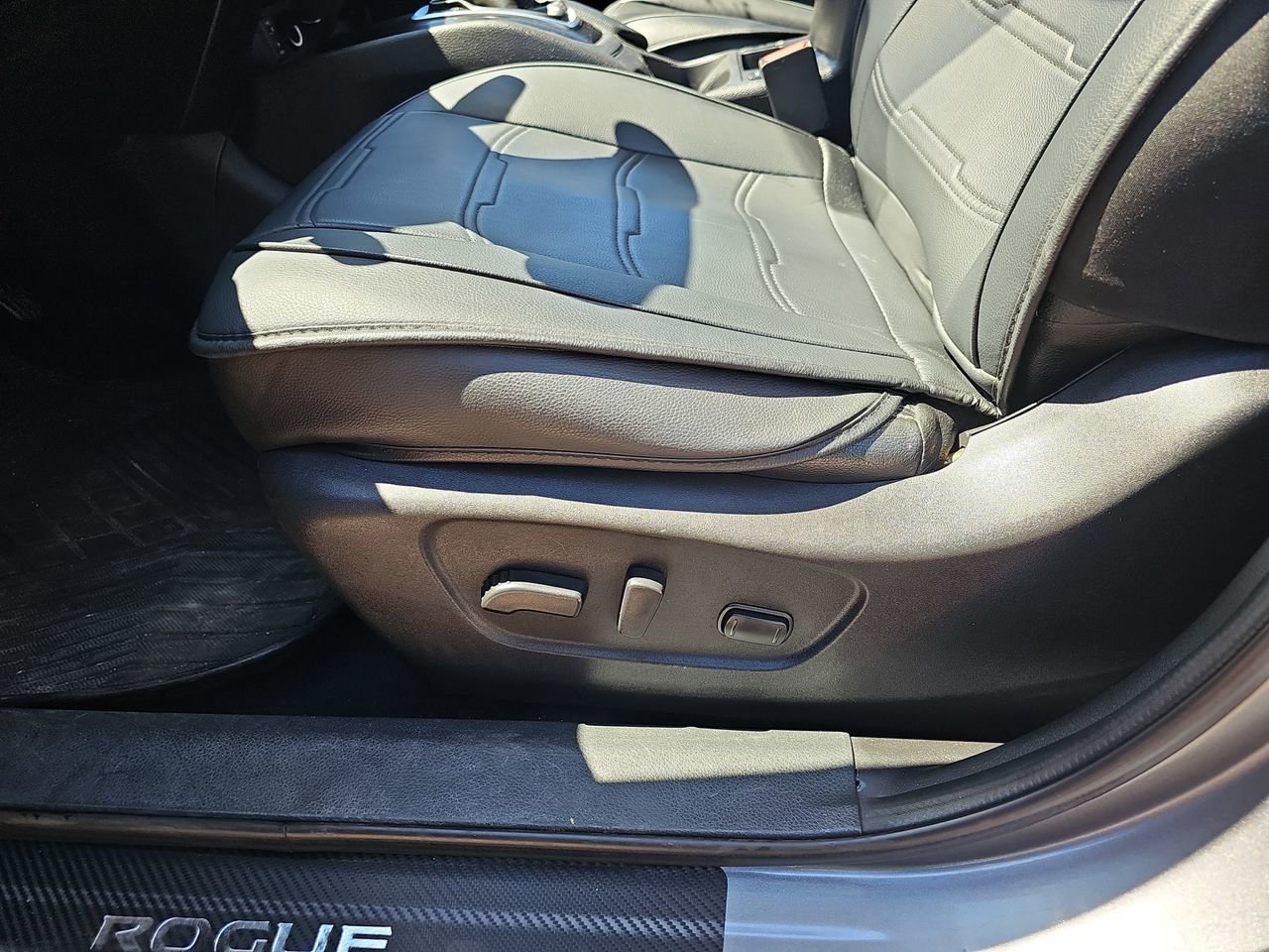 Used 2018 Nissan Rogue Sport SV w/ SV Technology Package image 16