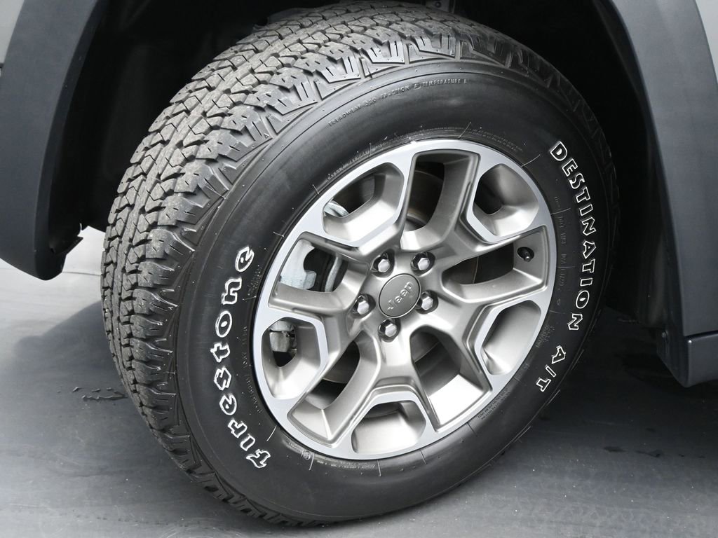 Used 2022 Jeep Cherokee Trailhawk image 19