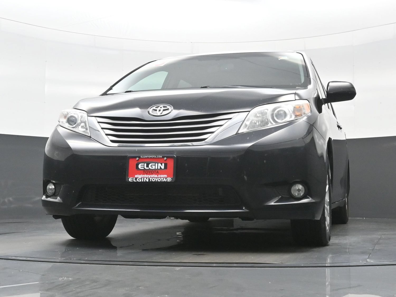 Used 2015 Toyota Sienna XLE w/ XLE Navigation Package FWD image 29