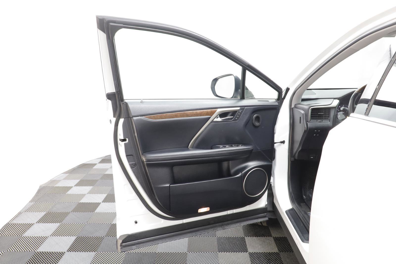 Used 2022 Lexus RX 350L Premium image 4