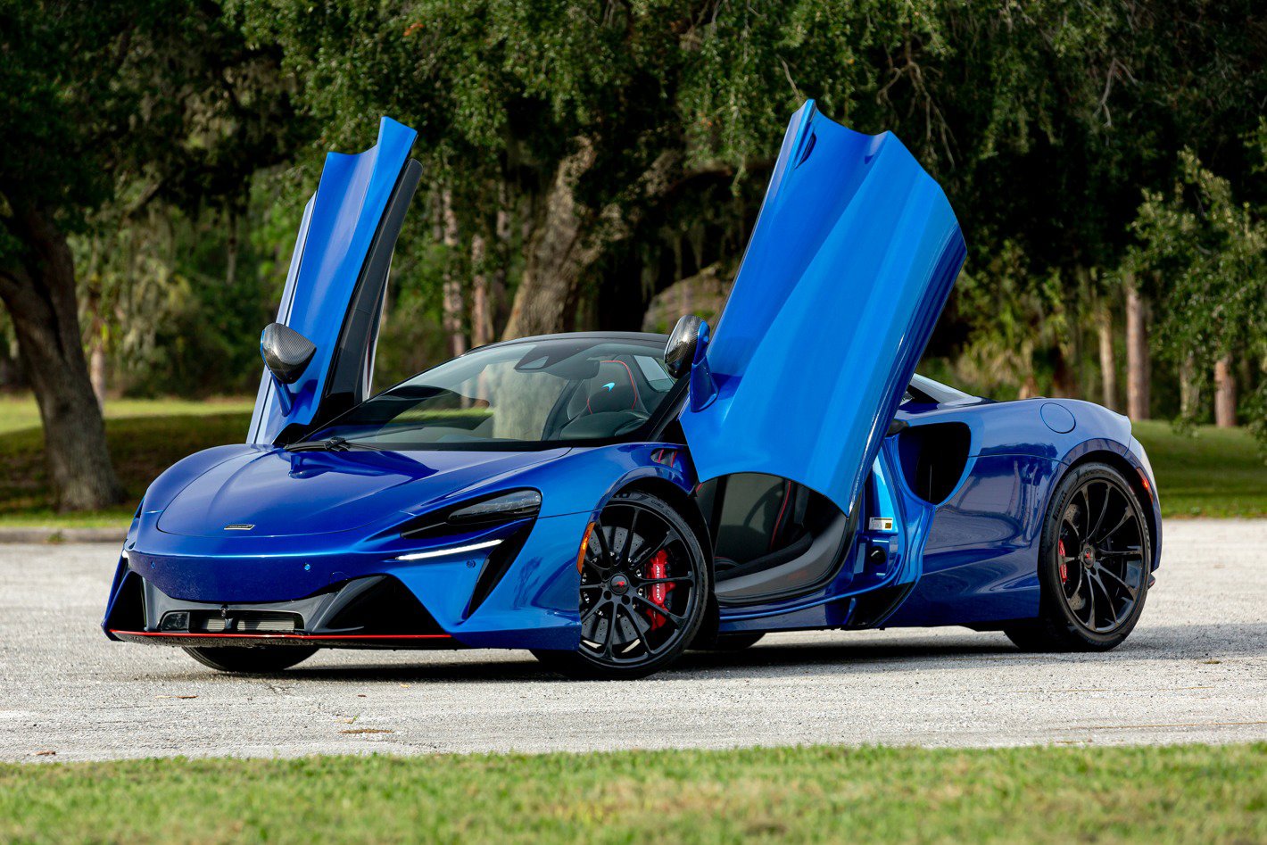 New 2025 McLaren Artura Spider image 1