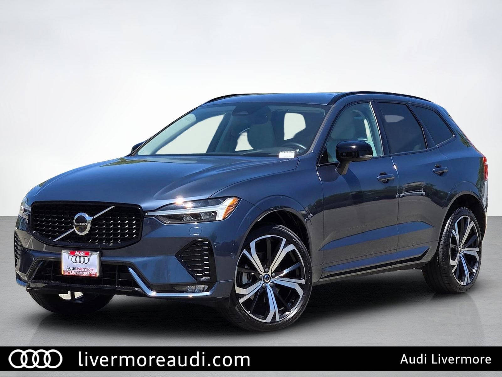Used 2023 Volvo XC60 B5 Ultimate w/ Climate Package FWD video 1