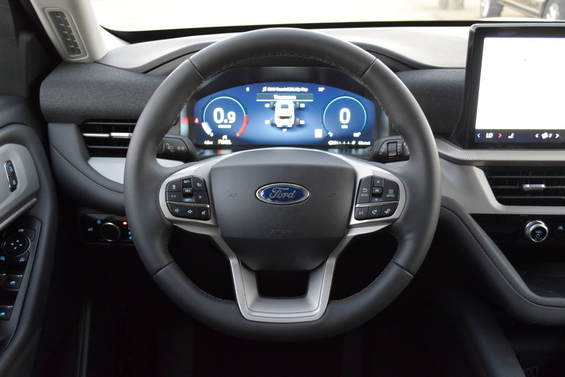 New 2026 Ford Explorer Active RWD image 8