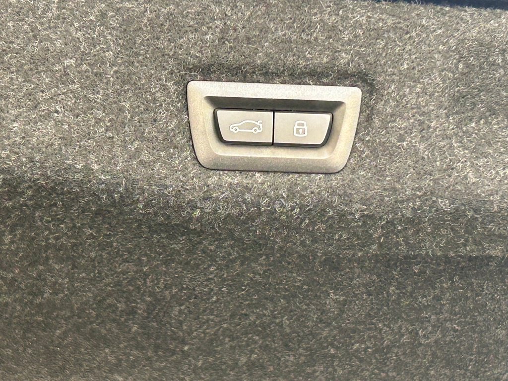 Used 2026 BMW i5 eDrive40 w/ Premium Package RWD image 35