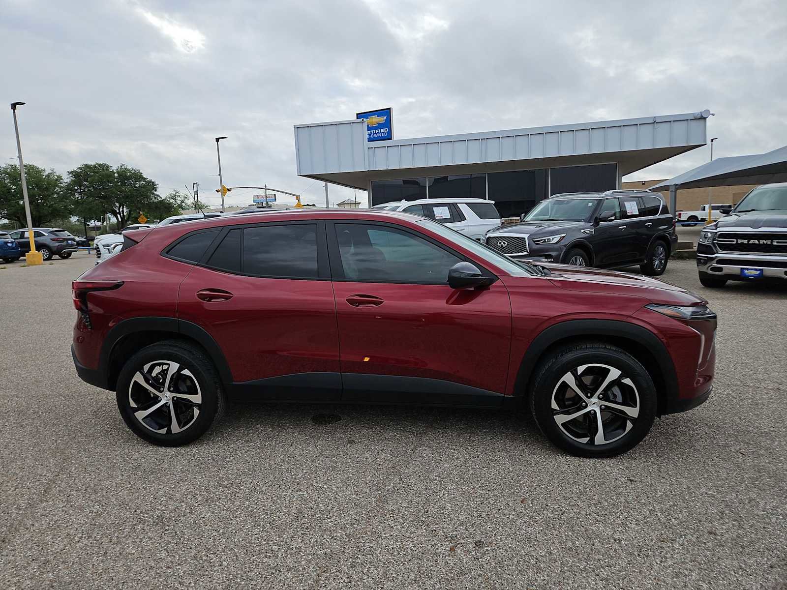 Used 2024 Chevrolet Trax RS w/ Driver Confidence Package FWD image 9