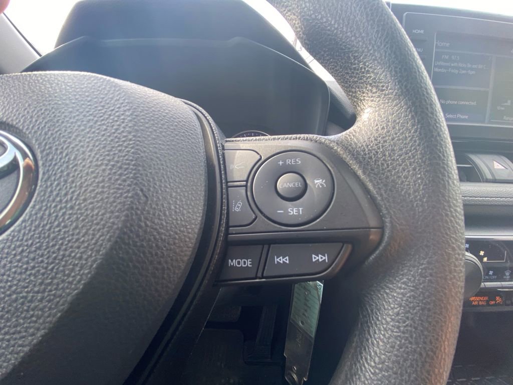 Used 2021 Toyota RAV4 LE image 15