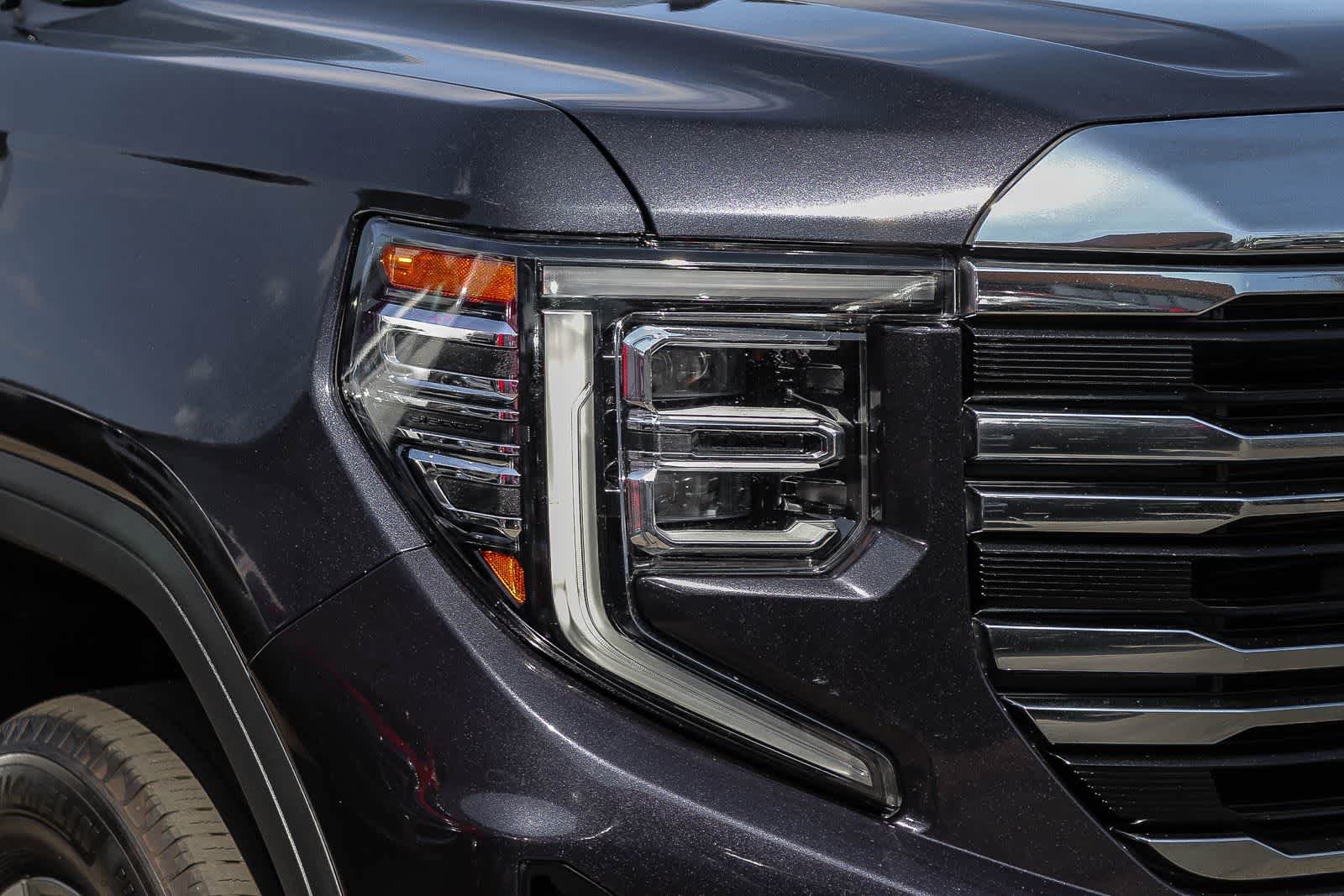 Used 2025 GMC Sierra 1500 SLT AWD/4WD image 8